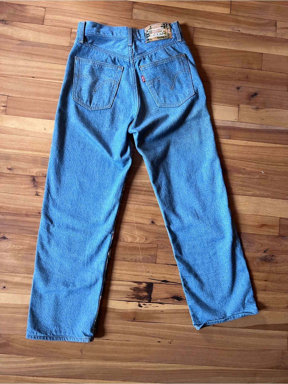Levi’s x FARM Rio Ribcage Crop Jeans - Picture 9 of 12